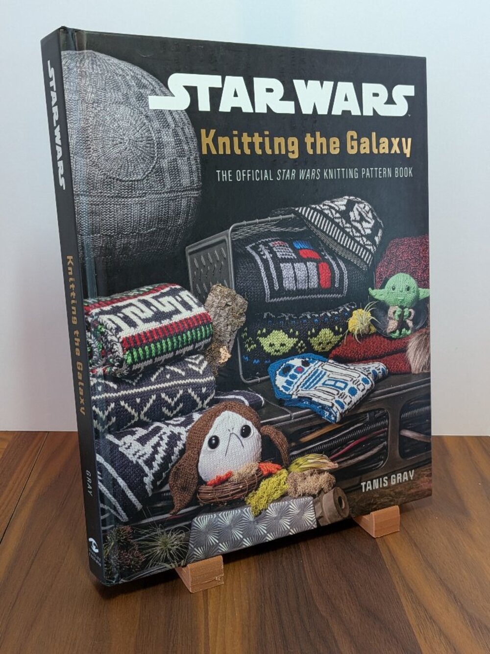 Star Wars : Knitting the Galaxy: The Official Star Wars Knitting Pattern Book